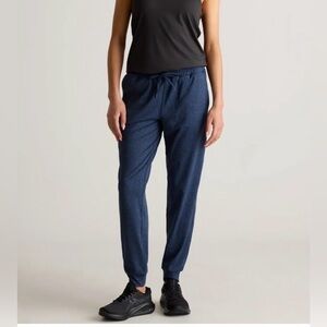 🏃🏻♀️Quince heather navy Flowknit performance pants. Size M.